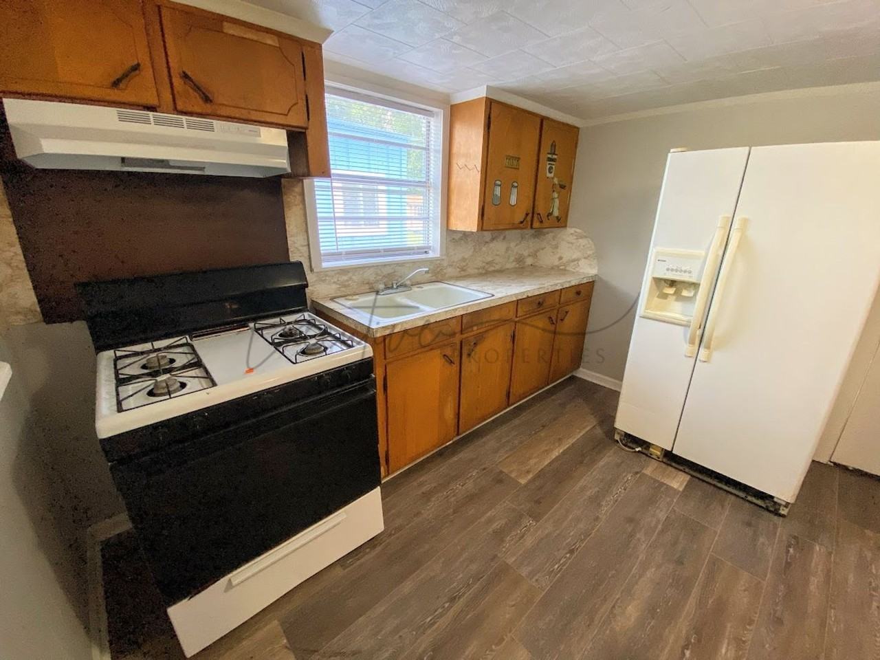 411 S Philbrick Ave - Photo 6 of 18