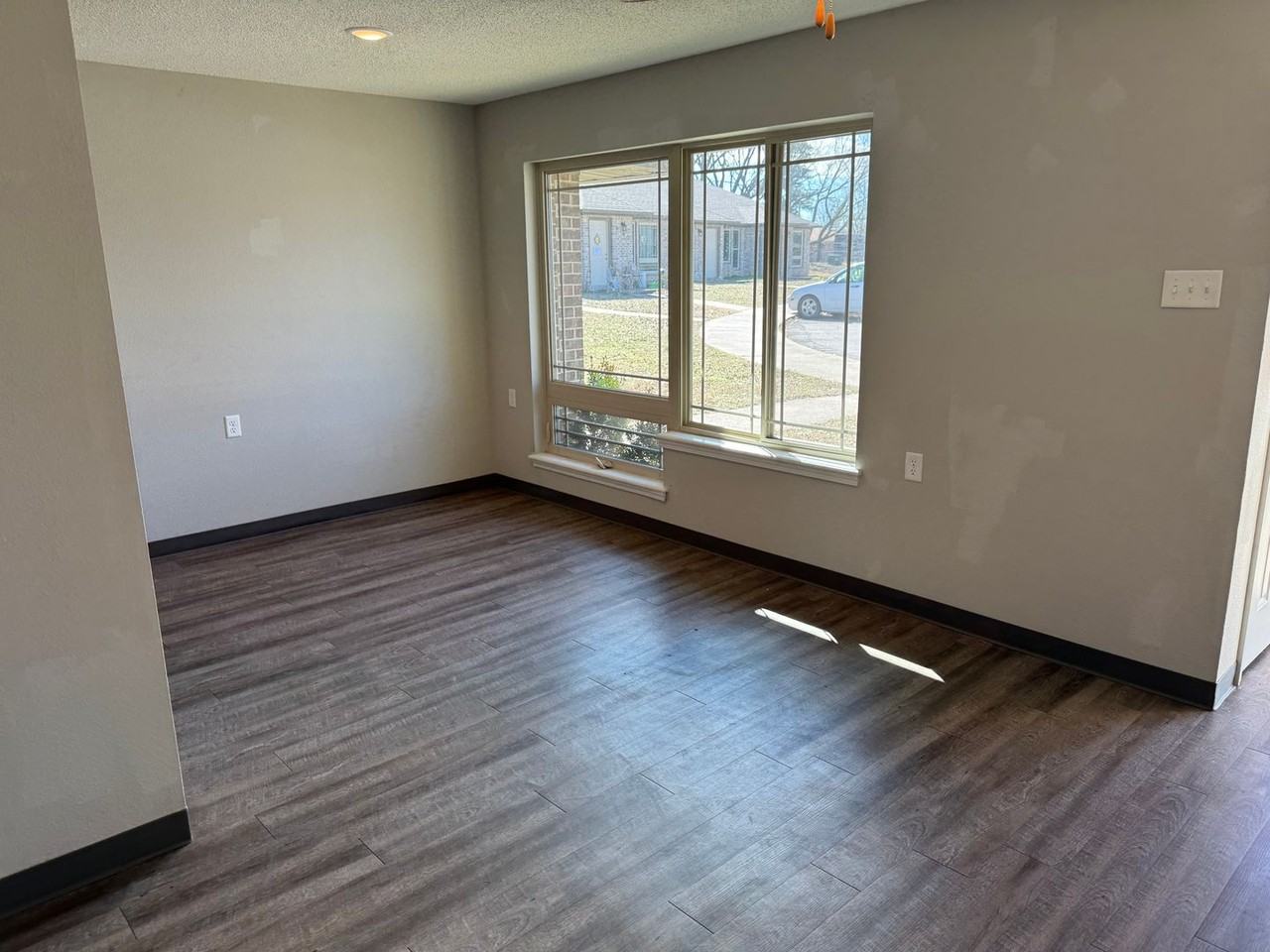 900 Quail Run Dr - Photo 3 of 10