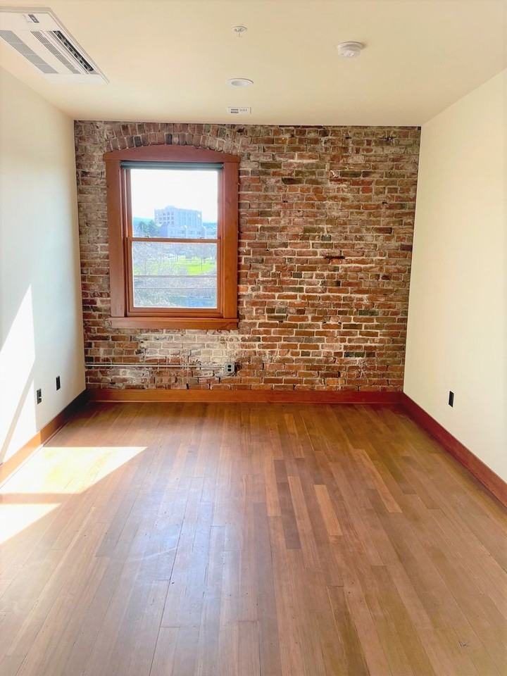 Parberry's Iron & Metal Apartments - Photo 6 of 20