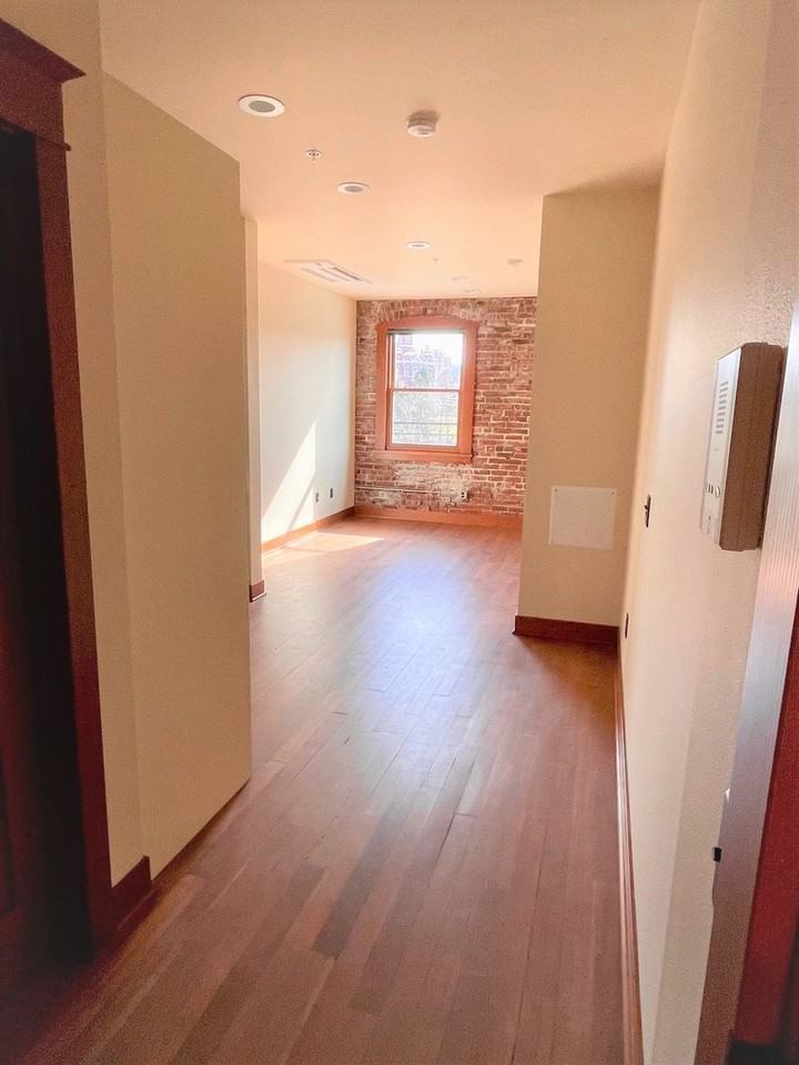 Parberry's Iron & Metal Apartments - Photo 7 of 20
