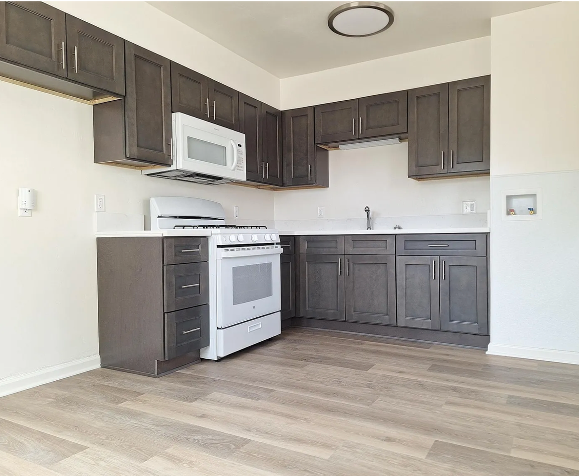 4942 Clairemont Dr - Photo 2 of 6