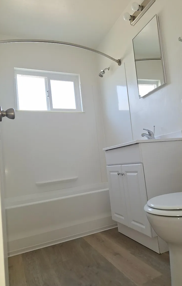 4942 Clairemont Dr - Photo 3 of 6