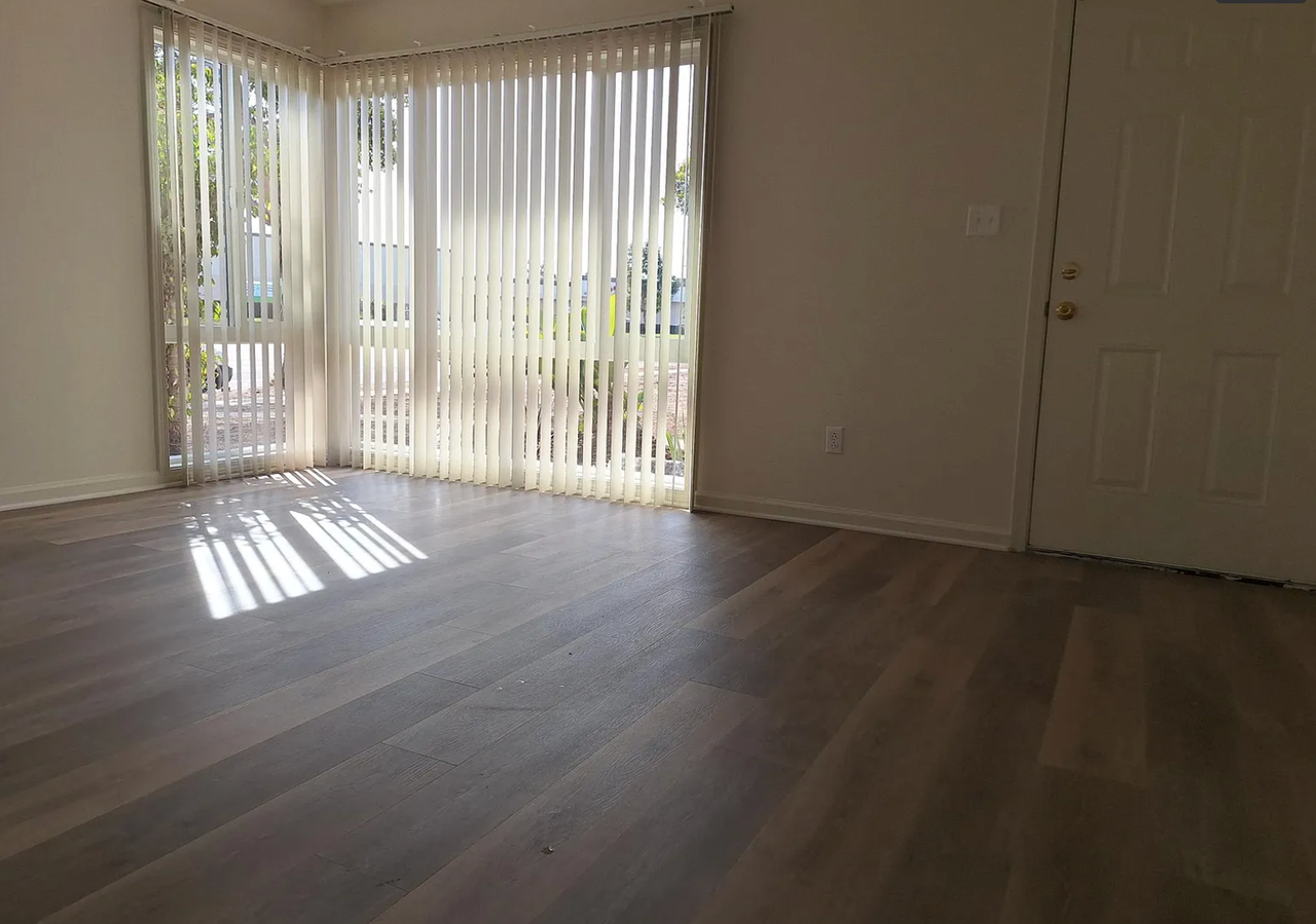 4942 Clairemont Dr - Photo 4 of 6