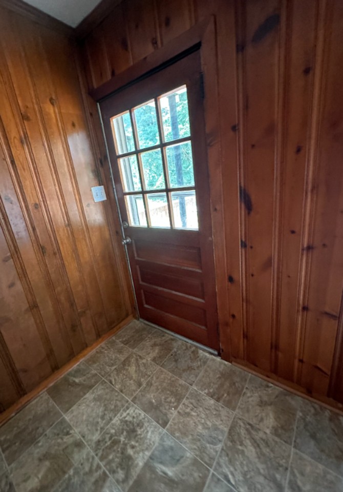 203 Vaughan Ave - Photo 4 of 10