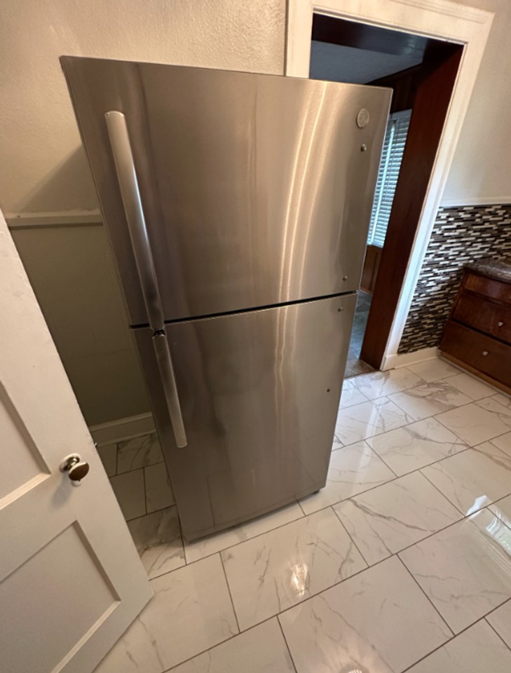 203 Vaughan Ave - Photo 7 of 10