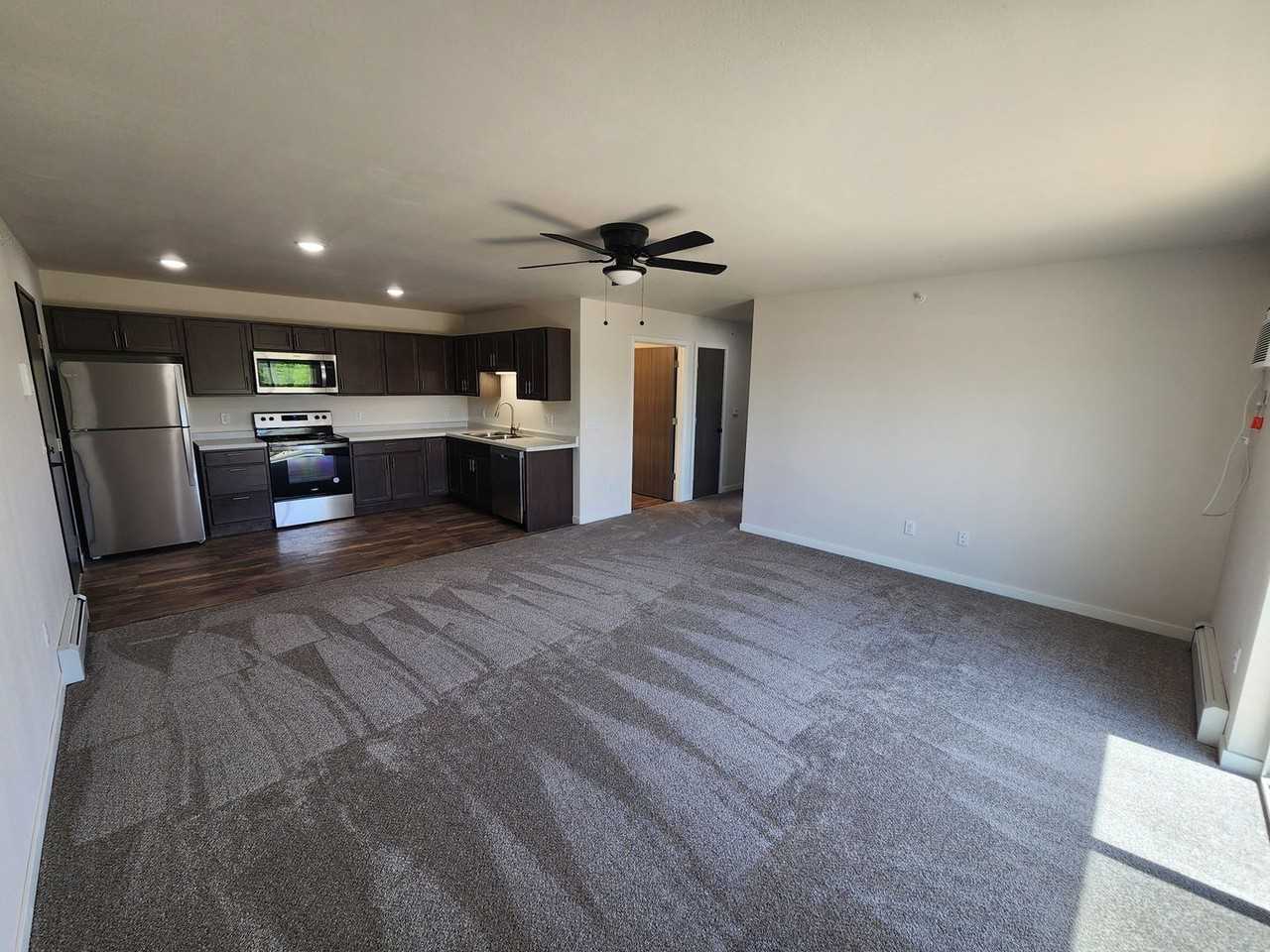 Plaza View Apartments - Photo 6 of 11