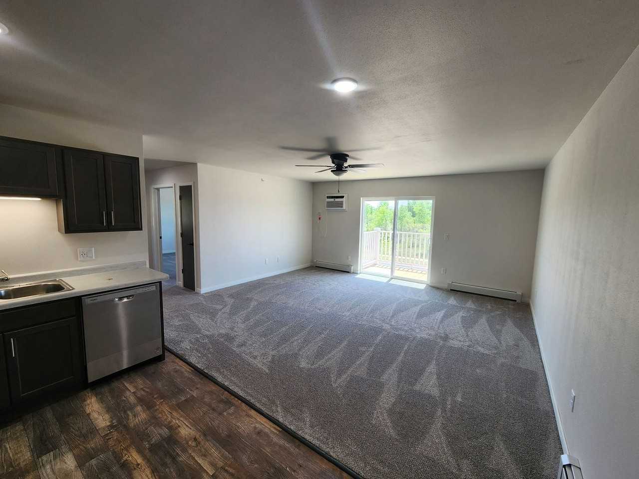 Plaza View Apartments - Photo 7 of 11