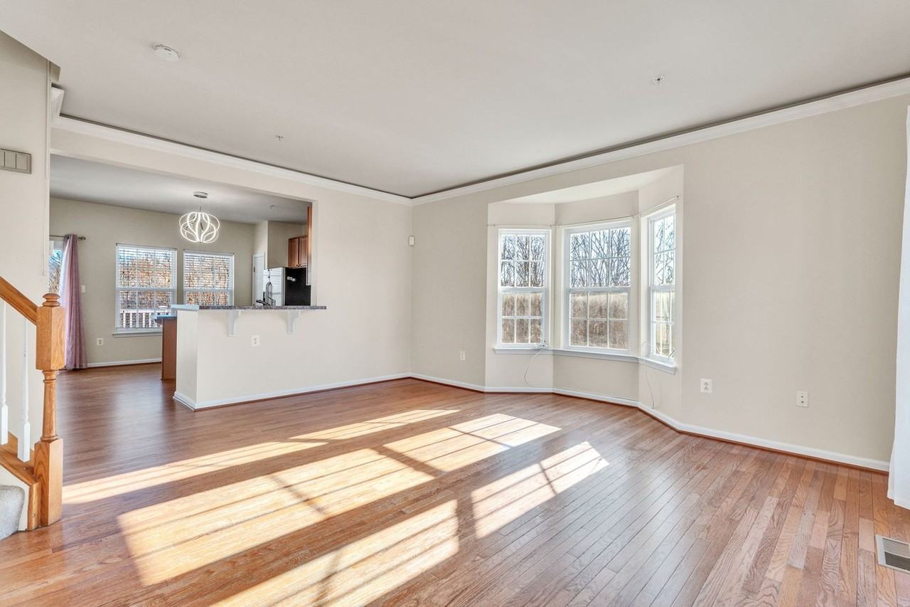 25501 Joy Ln - Photo 2 of 35