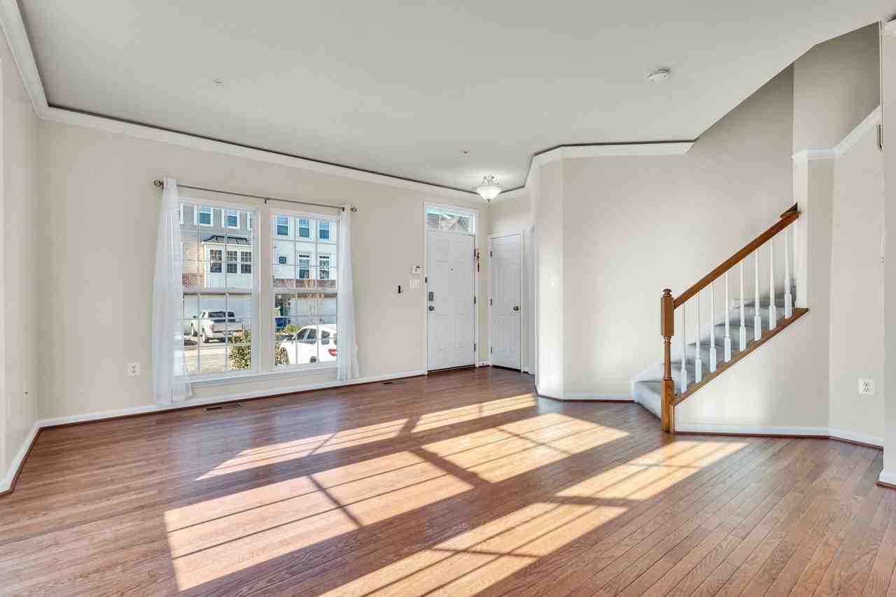 25501 Joy Ln - Photo 4 of 35