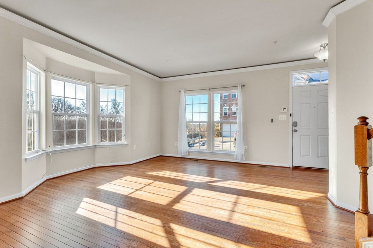 25501 Joy Ln - Photo 5 of 35