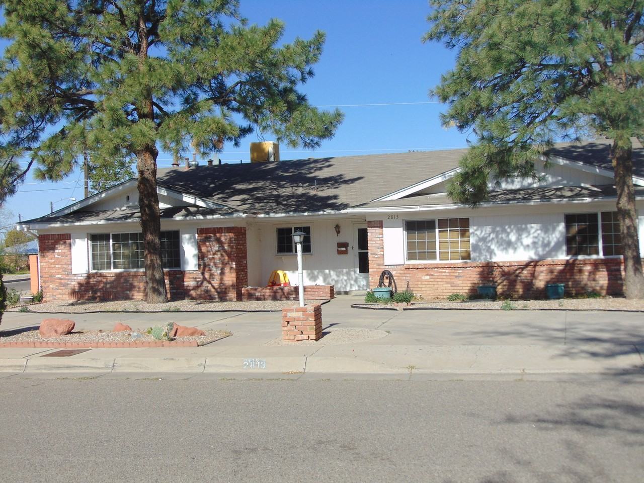 2813 Indiana St Ne - Photo 2 of 15