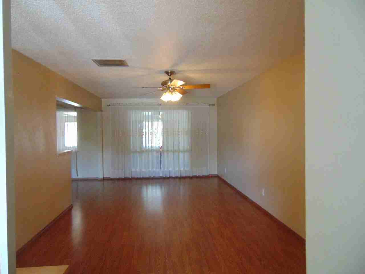 2813 Indiana St Ne - Photo 3 of 15