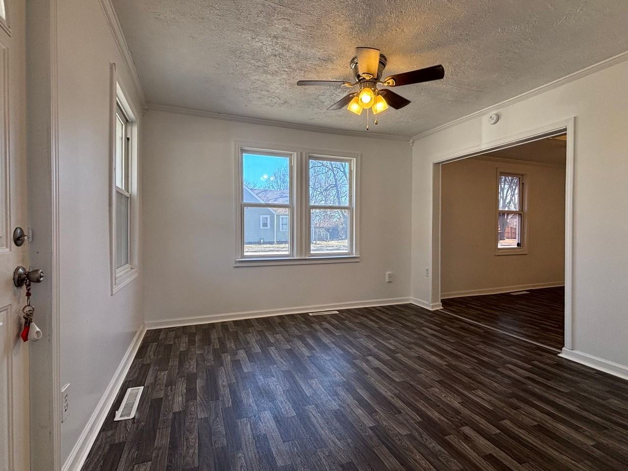 2400 W Olive St - Photo 2 of 12