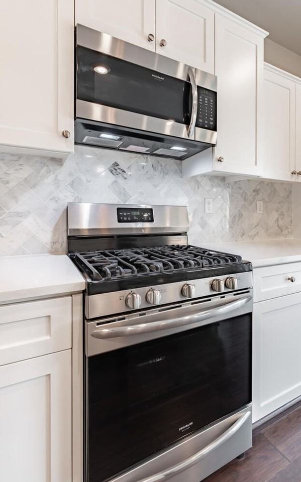 2115 Las Rosas Ave - Photo 4 of 31