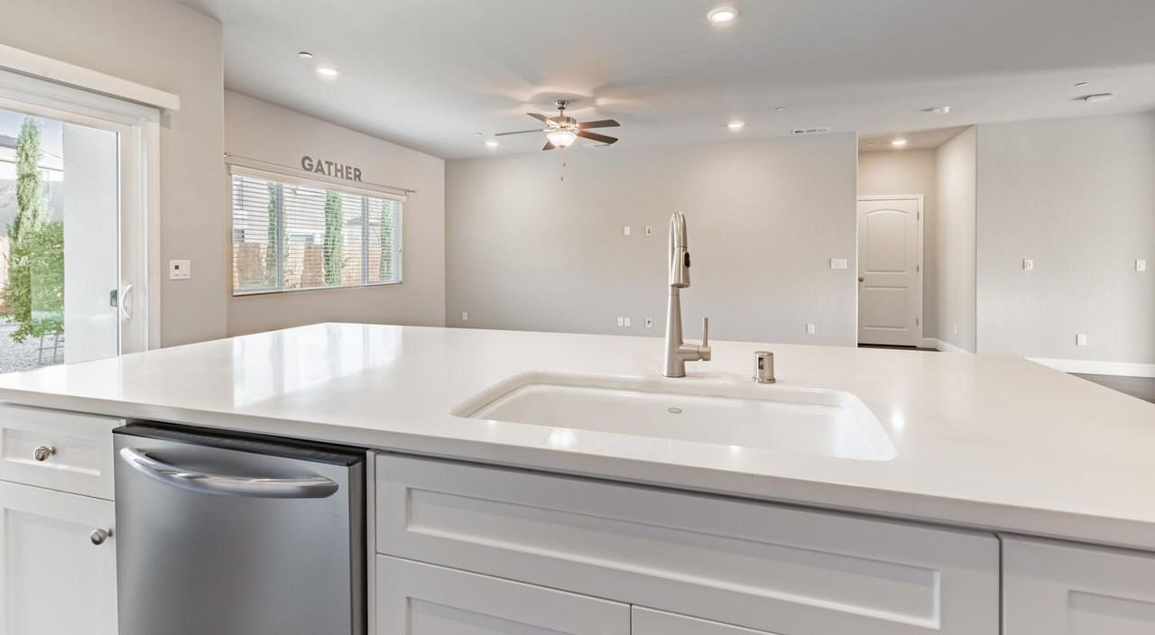 2115 Las Rosas Ave - Photo 6 of 31