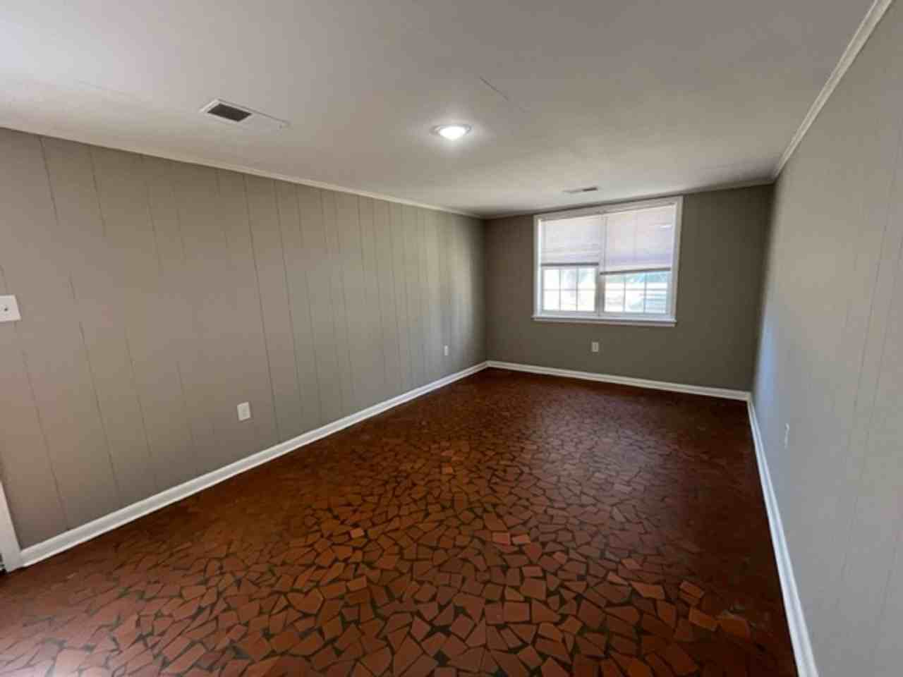 6390 Greenbriar Dr - Photo 4 of 10