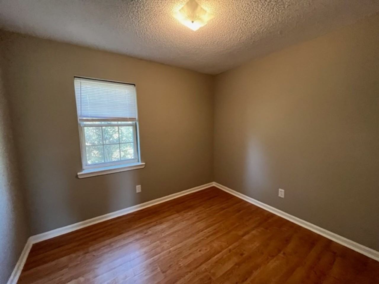 6390 Greenbriar Dr - Photo 6 of 10