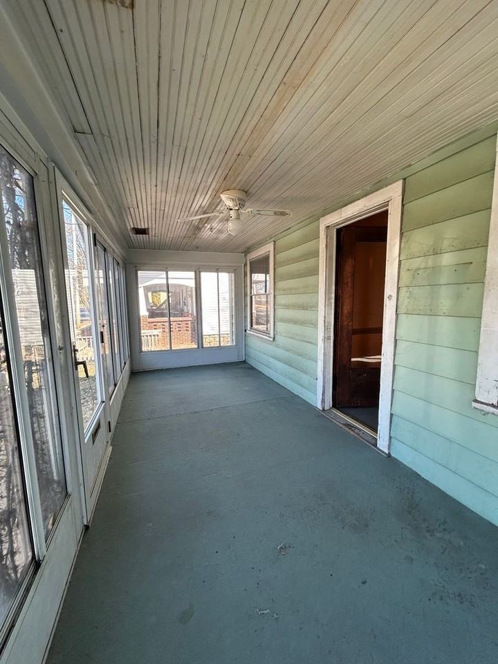 1327 W Kilgore Ave - Photo 2 of 10