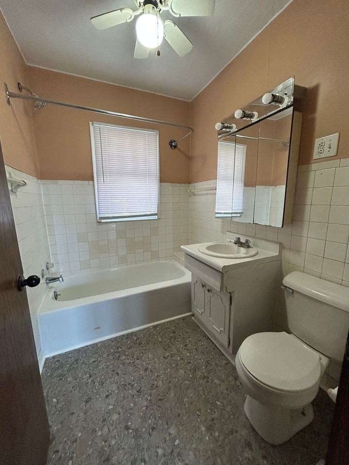 1327 W Kilgore Ave - Photo 5 of 10