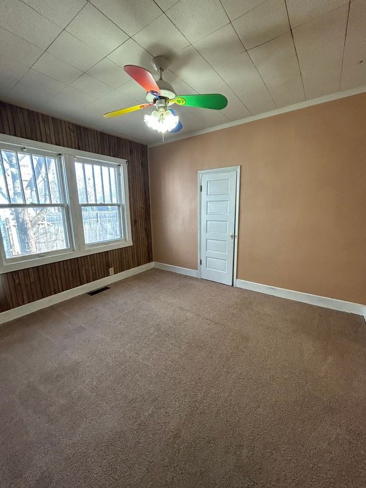 1327 W Kilgore Ave - Photo 6 of 10