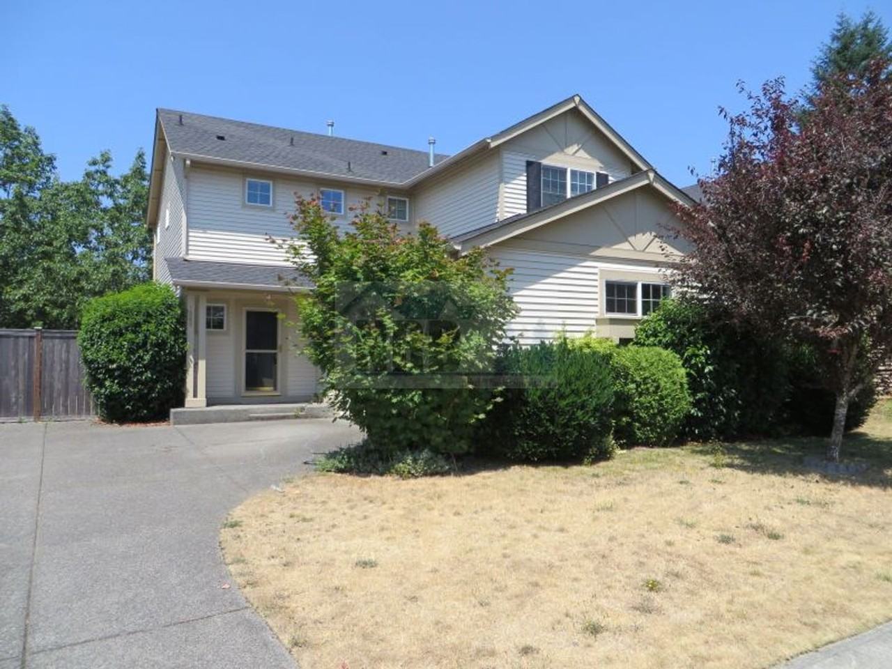 1368 Hudson St - Photo 2 of 16