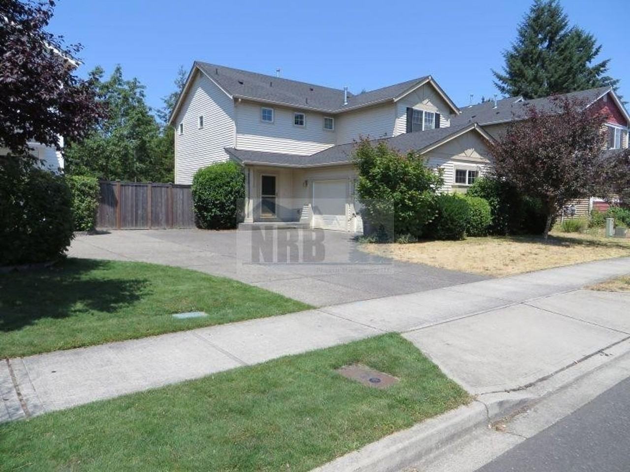 1368 Hudson St - Photo 3 of 16