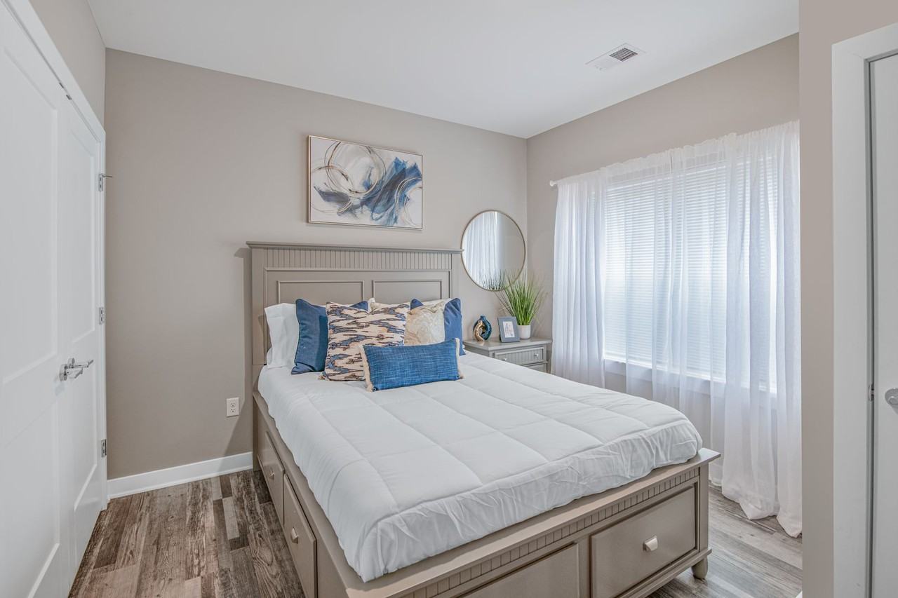 Brentwood Park Apartments - Photo 5 of 6