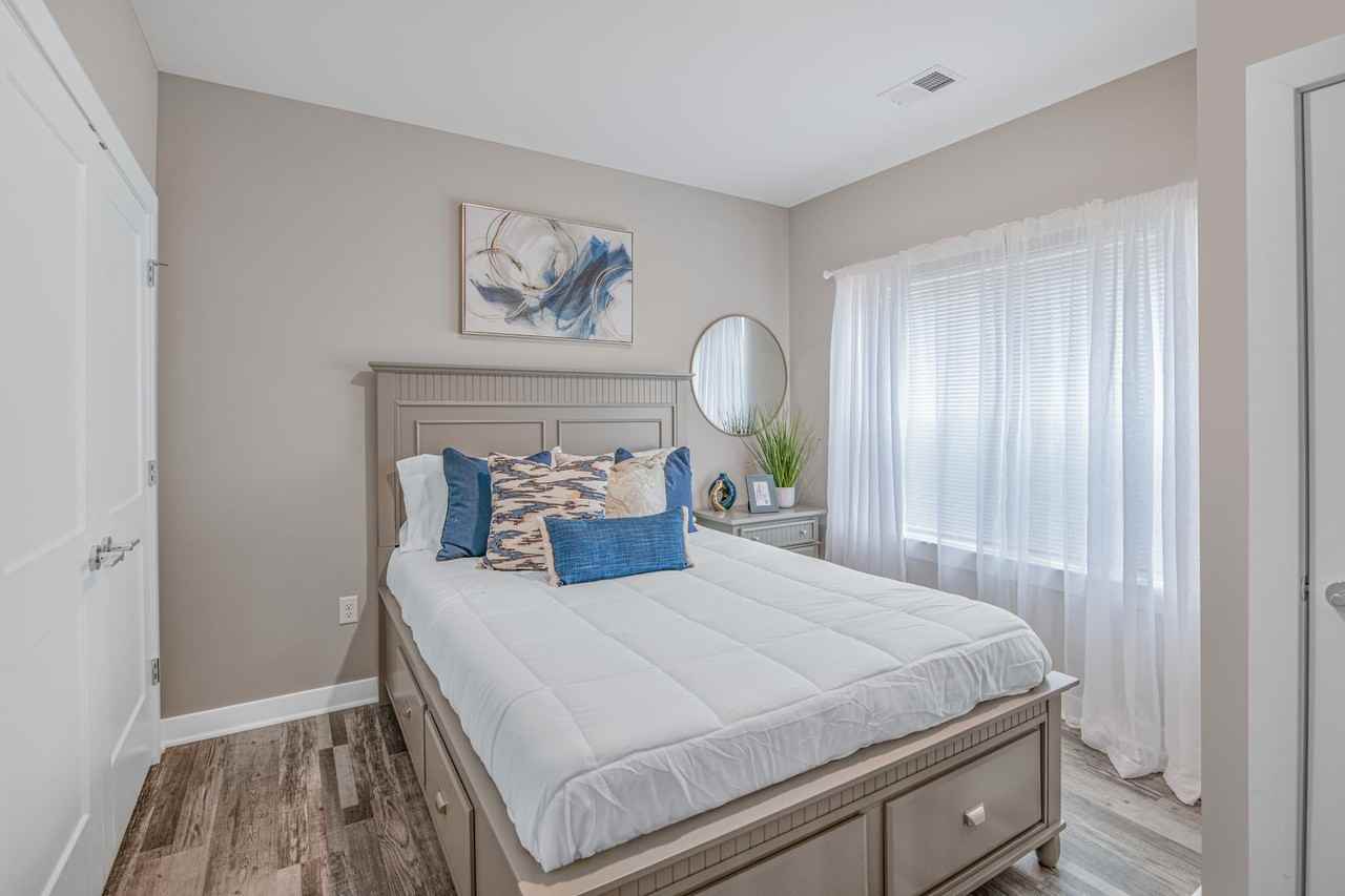 Brentwood Park Apartments - Photo 6 of 10
