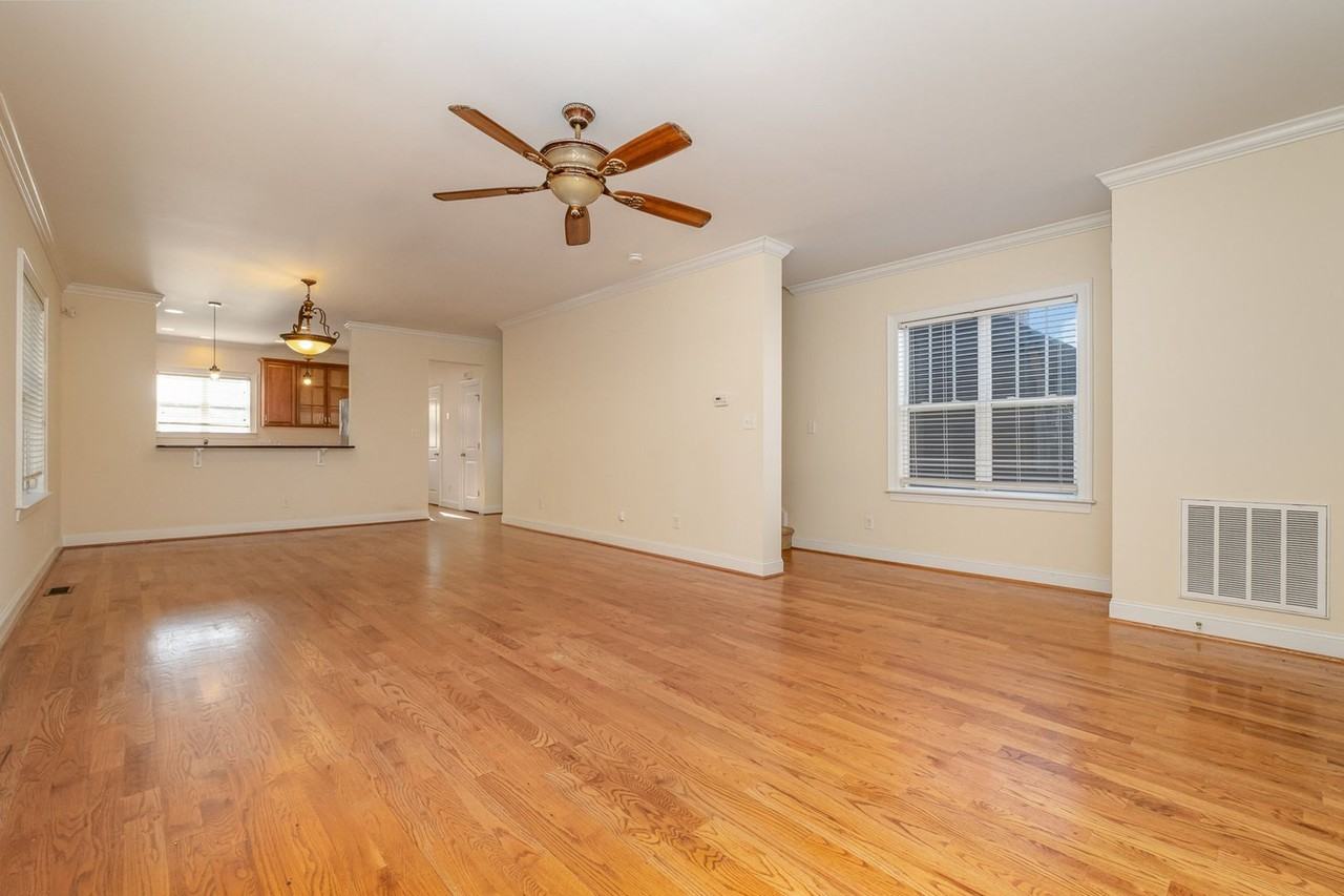 319 Woodvale Pl - Photo 4 of 22