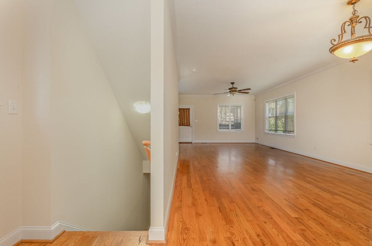 319 Woodvale Pl - Photo 5 of 22