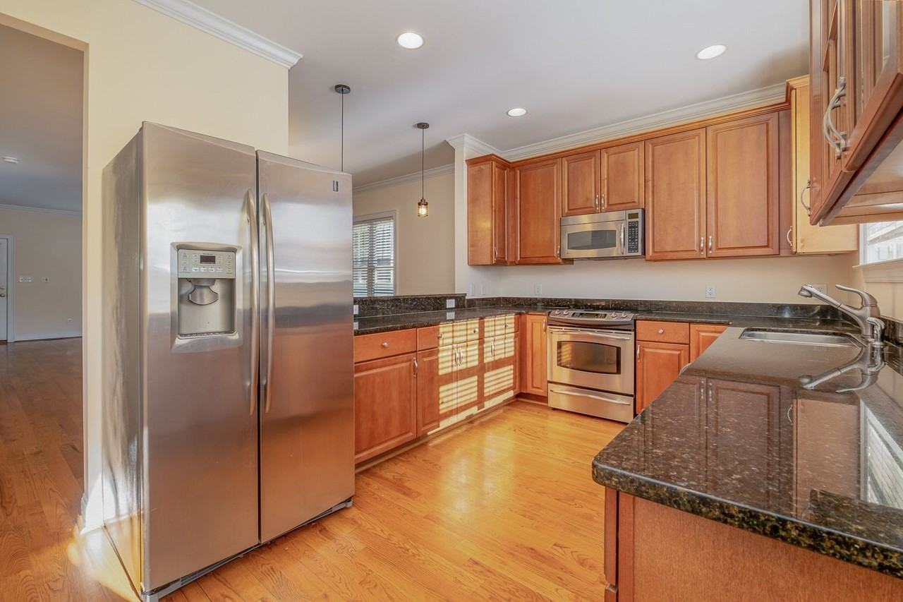 319 Woodvale Pl - Photo 7 of 22