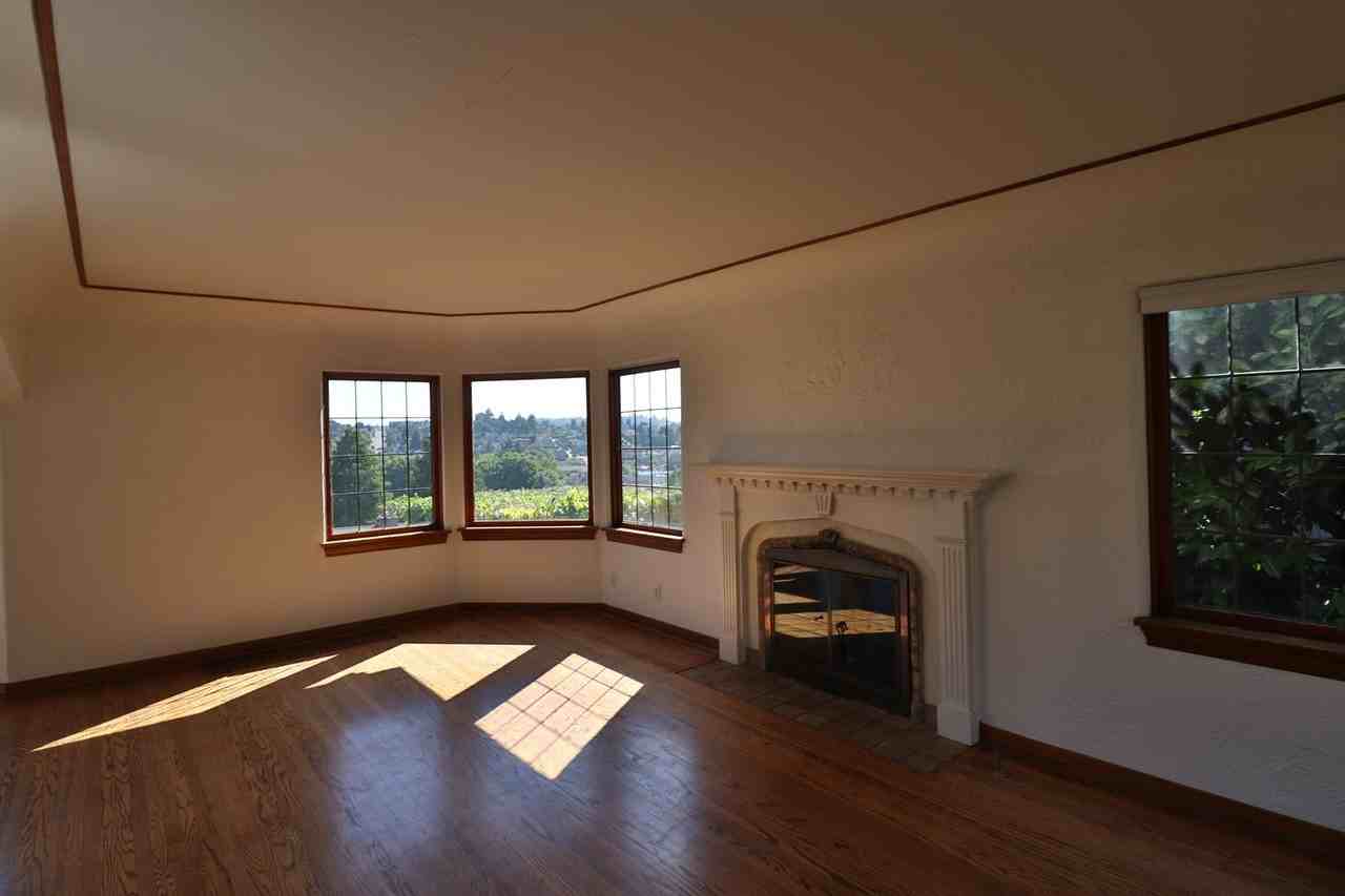 2466 Montavista Pl W - Photo 2 of 29