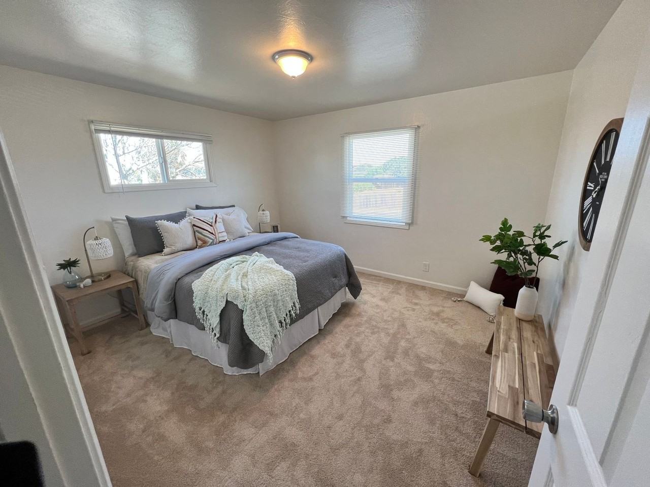 1560 La Salle Ave - Photo 4 of 8