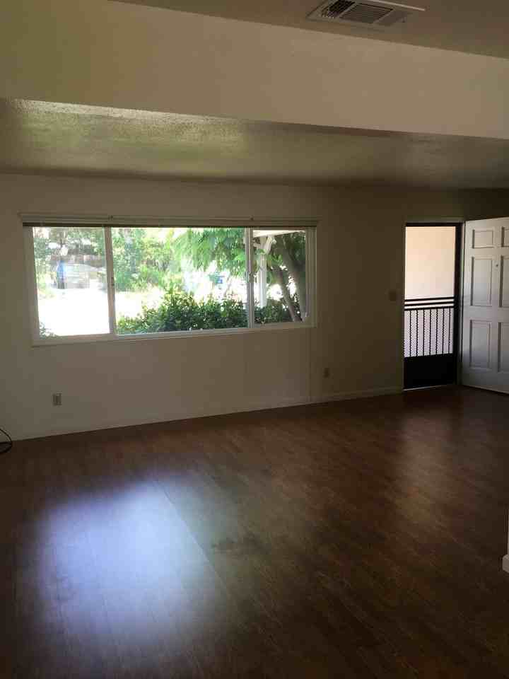 1607 Oakdale Ct - Photo 3 of 14