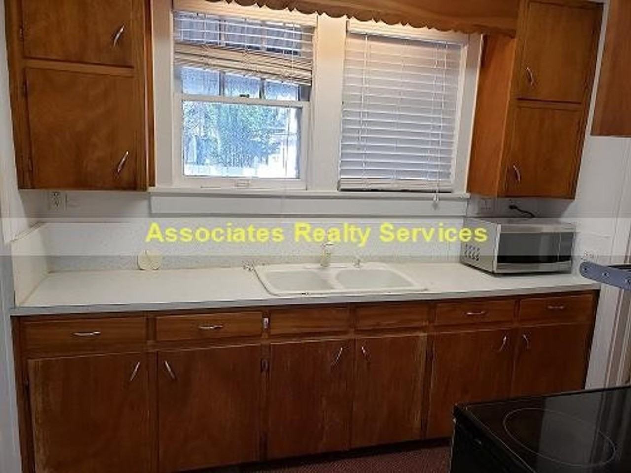 102 Nw 7th Ter - Photo 3 of 20