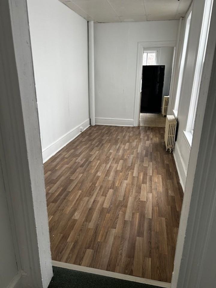 323 Rose St - Photo 3 of 12