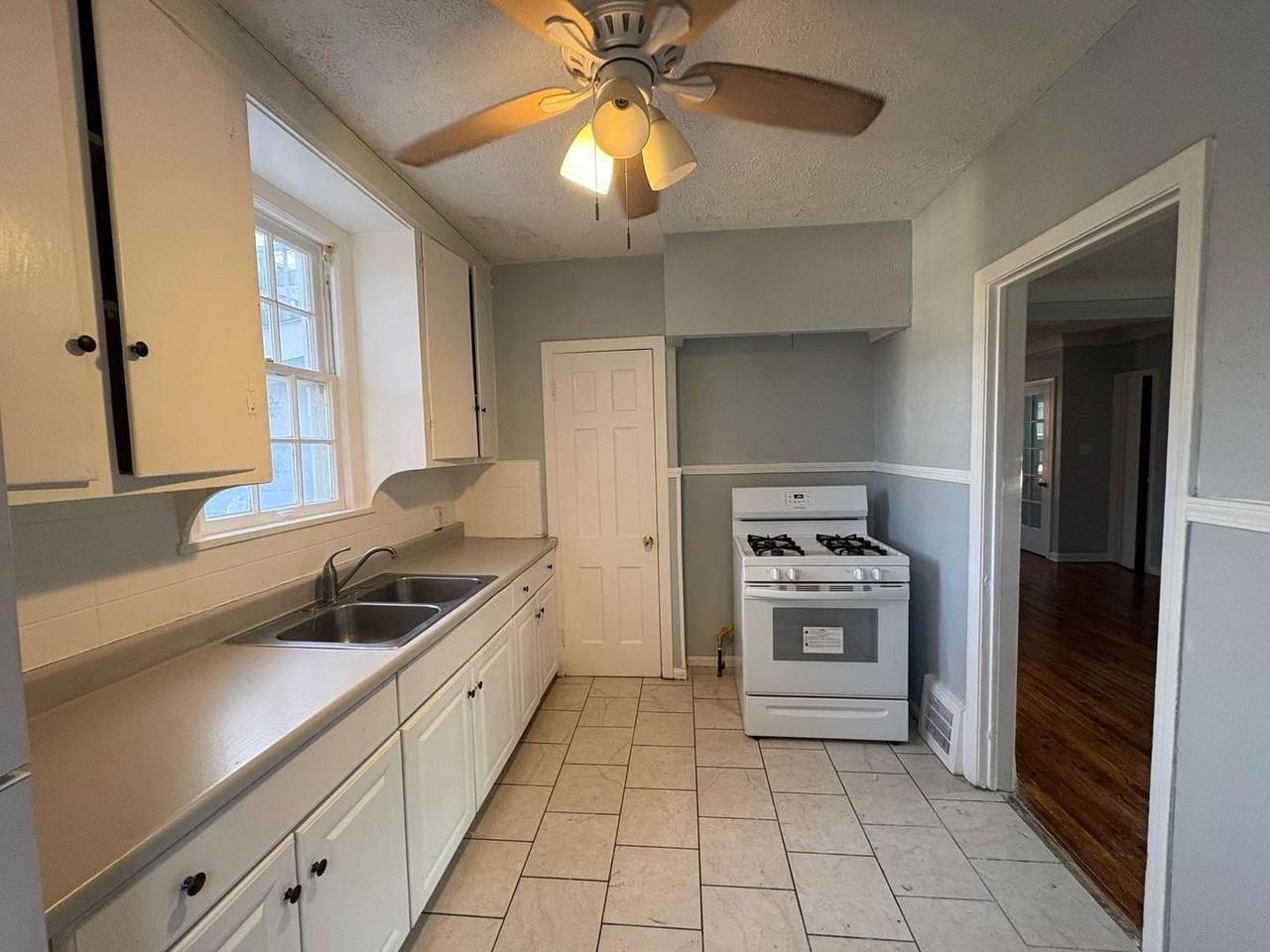 3523 Cummings Rd - Photo 4 of 23