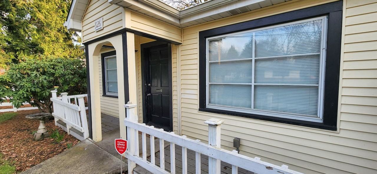 5126 Se Monroe St - Photo 2 of 27