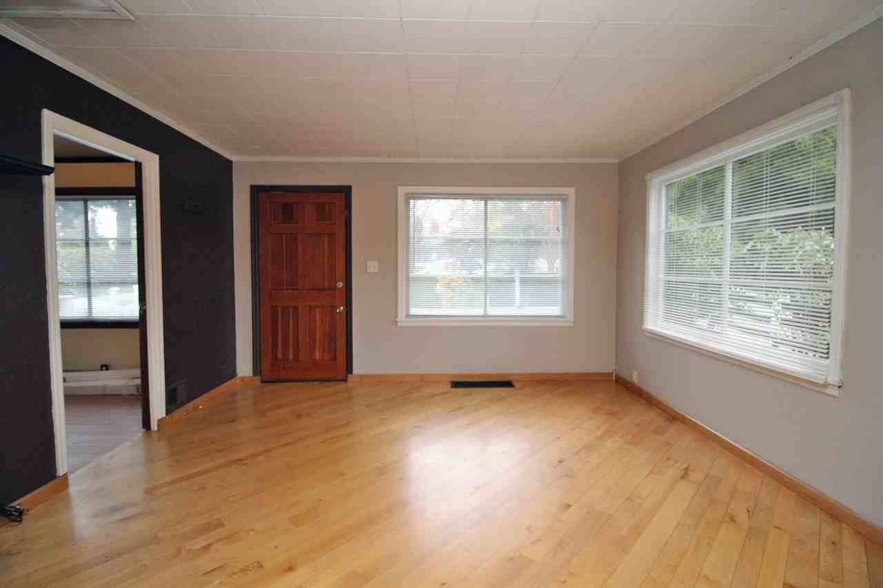 5126 Se Monroe St - Photo 3 of 27