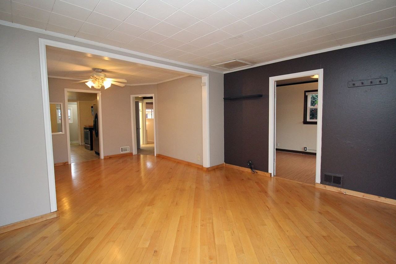 5126 Se Monroe St - Photo 4 of 27