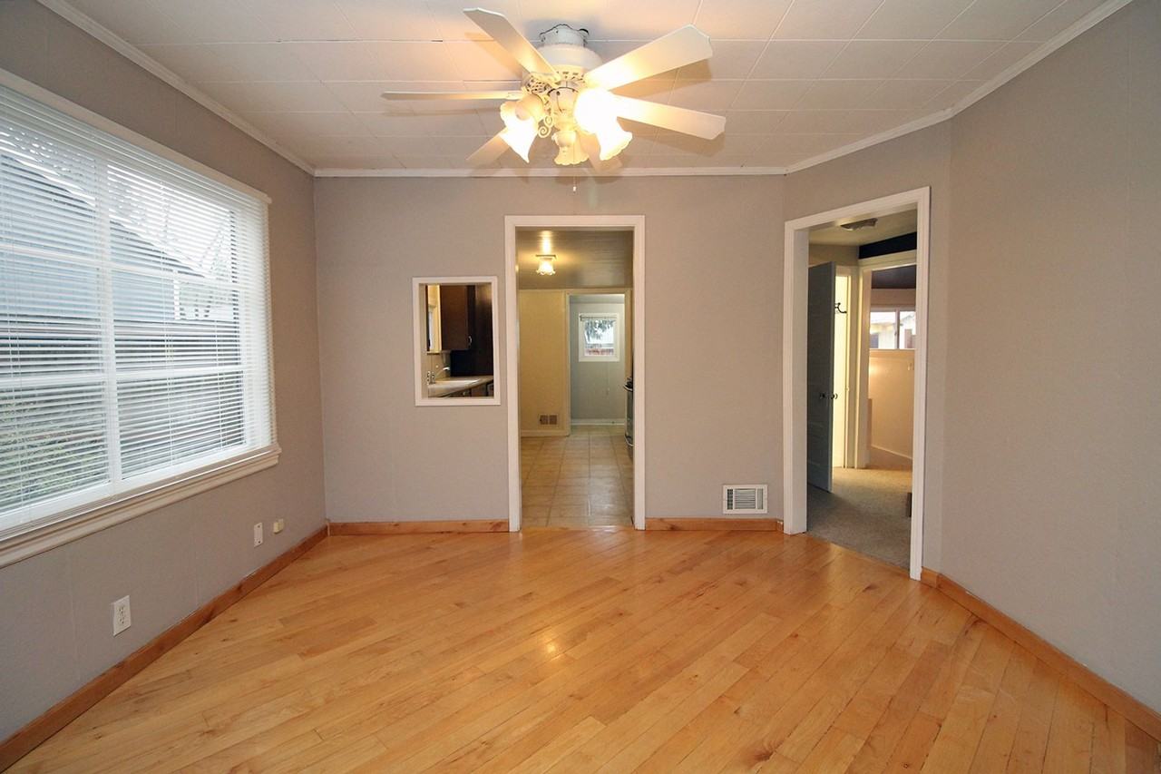 5126 Se Monroe St - Photo 6 of 27