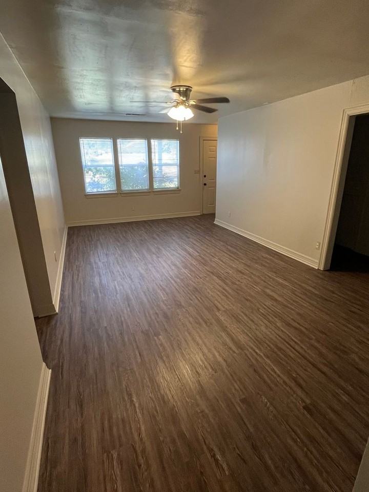 458 S Buchanan Ave - Photo 2 of 9