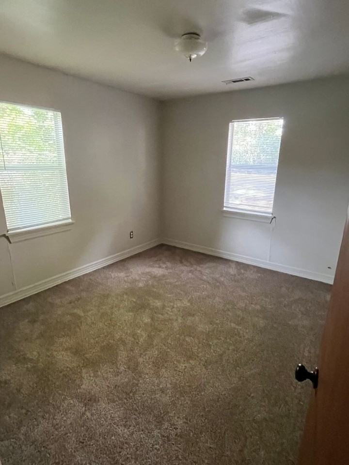 458 S Buchanan Ave - Photo 5 of 9