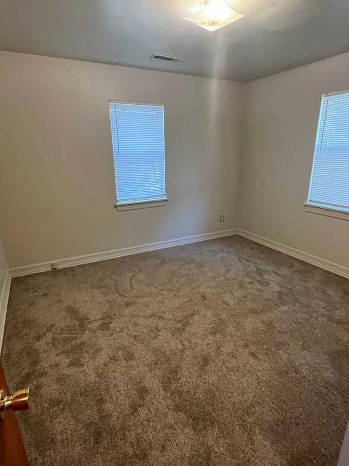 458 S Buchanan Ave - Photo 7 of 9