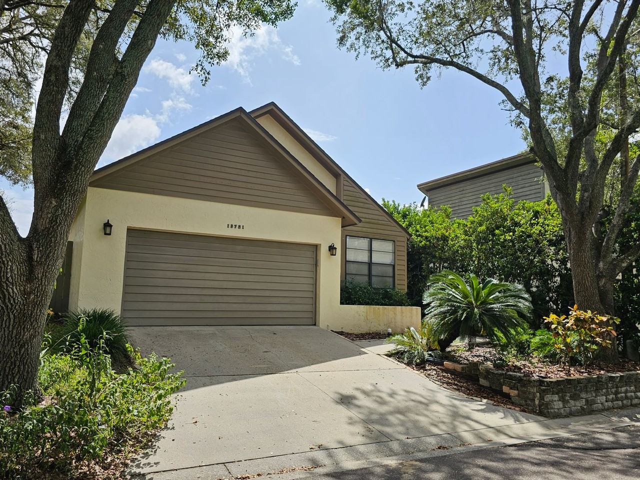 13721 Lazy Oak Dr - Photo 2 of 44