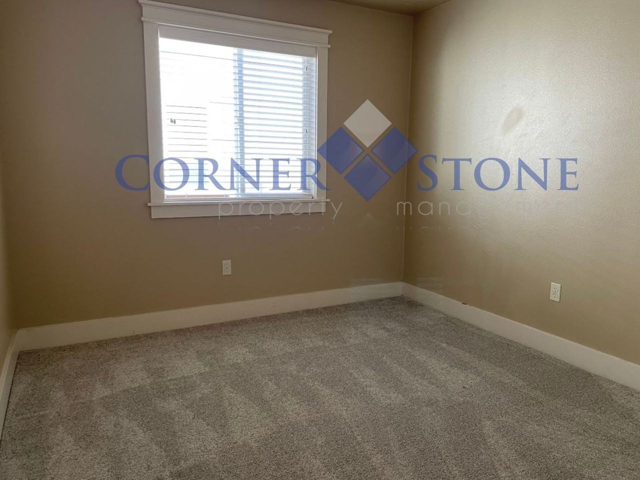 1337 N Alvey Ln - Photo 7 of 13