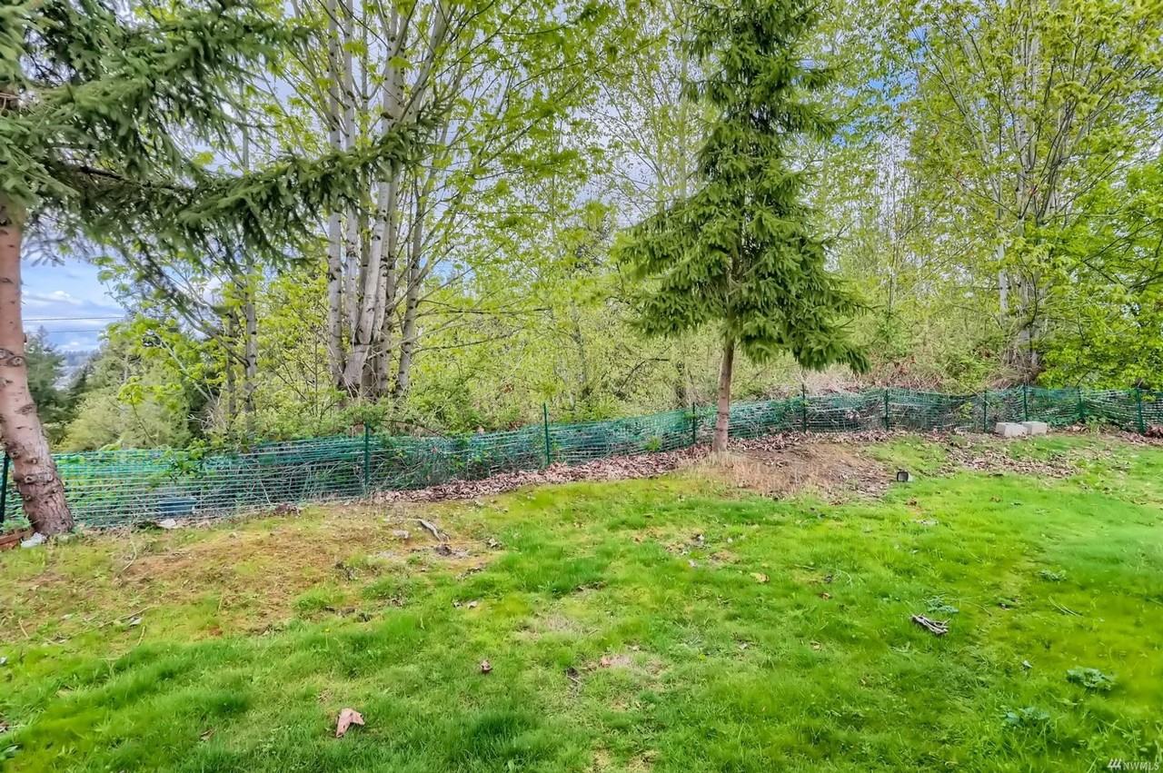 12501 Ne 197th Ct - Photo 2 of 7