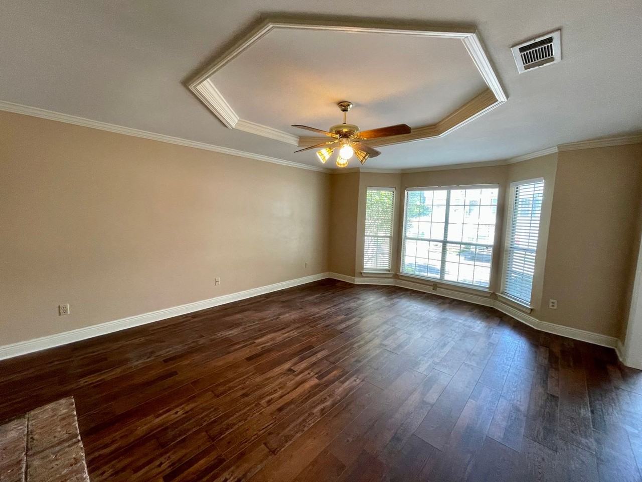 270 Hillcrest Rd - Photo 3 of 15