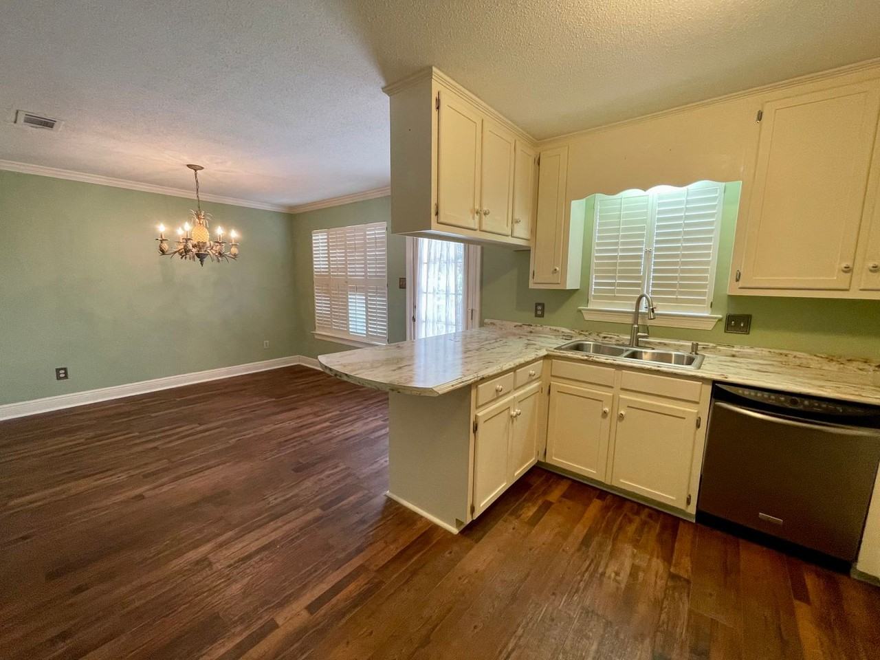 270 Hillcrest Rd - Photo 5 of 15