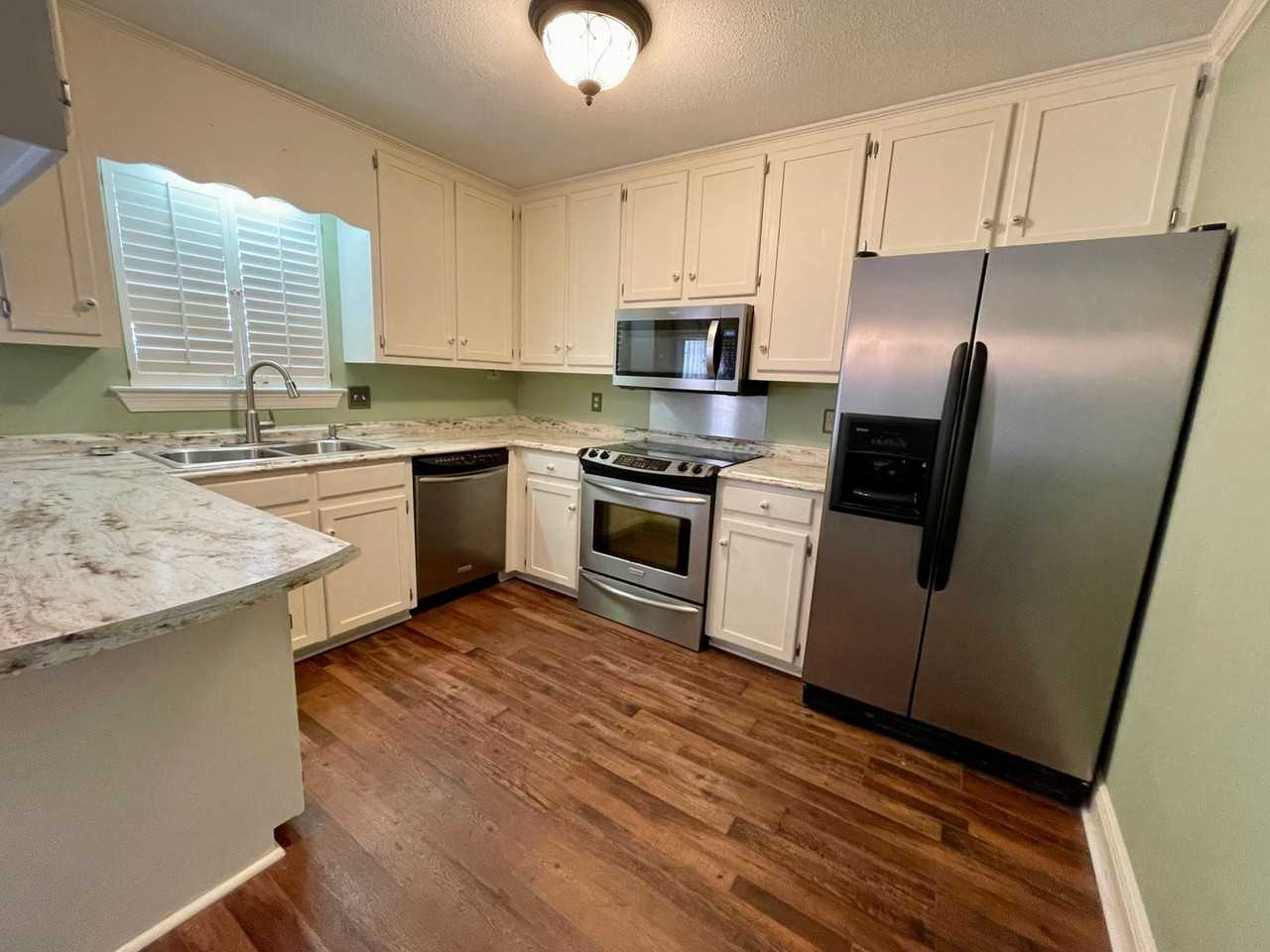 270 Hillcrest Rd - Photo 4 of 15